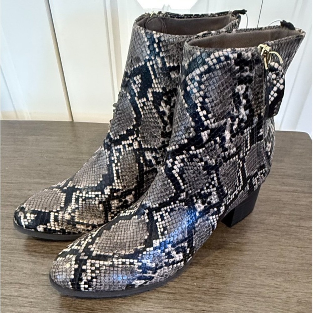 NWT Old Navy Women's 7 Black Gray Snake Print Ankle Boots Block Heel